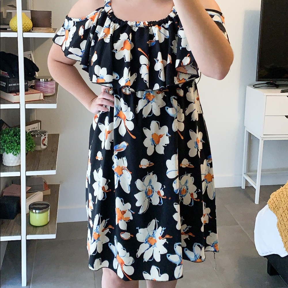 Shoulder-less dress